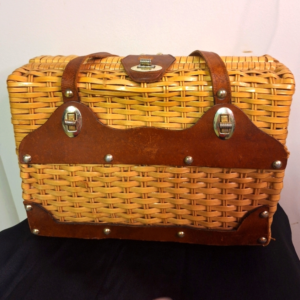 "Rare" Vintage Simon Blum, Made in Hong Kong,Styled by Earnest Blum, Handbag